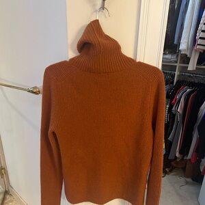 Carlson turtleneck sweater Size s